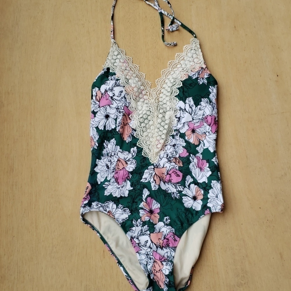 𝅺sea Angel Floral Tropical Print Swimsuit